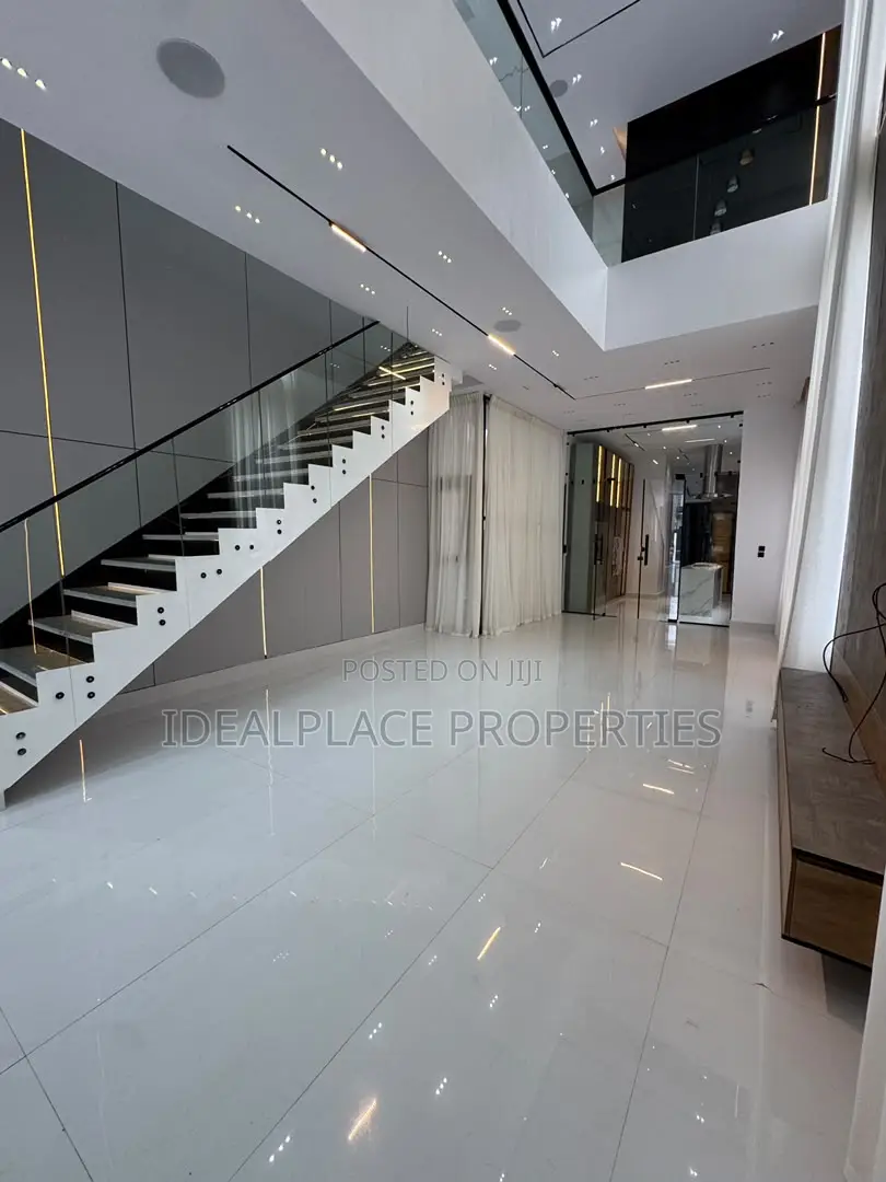 5bdrm Duplex in Ikota for sale in Ikota