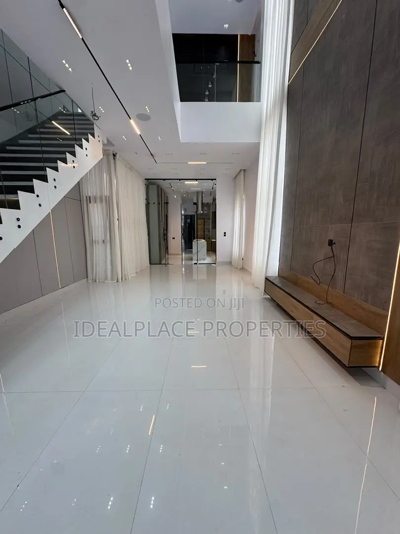 5bdrm Duplex in Ikota for sale in Ikota