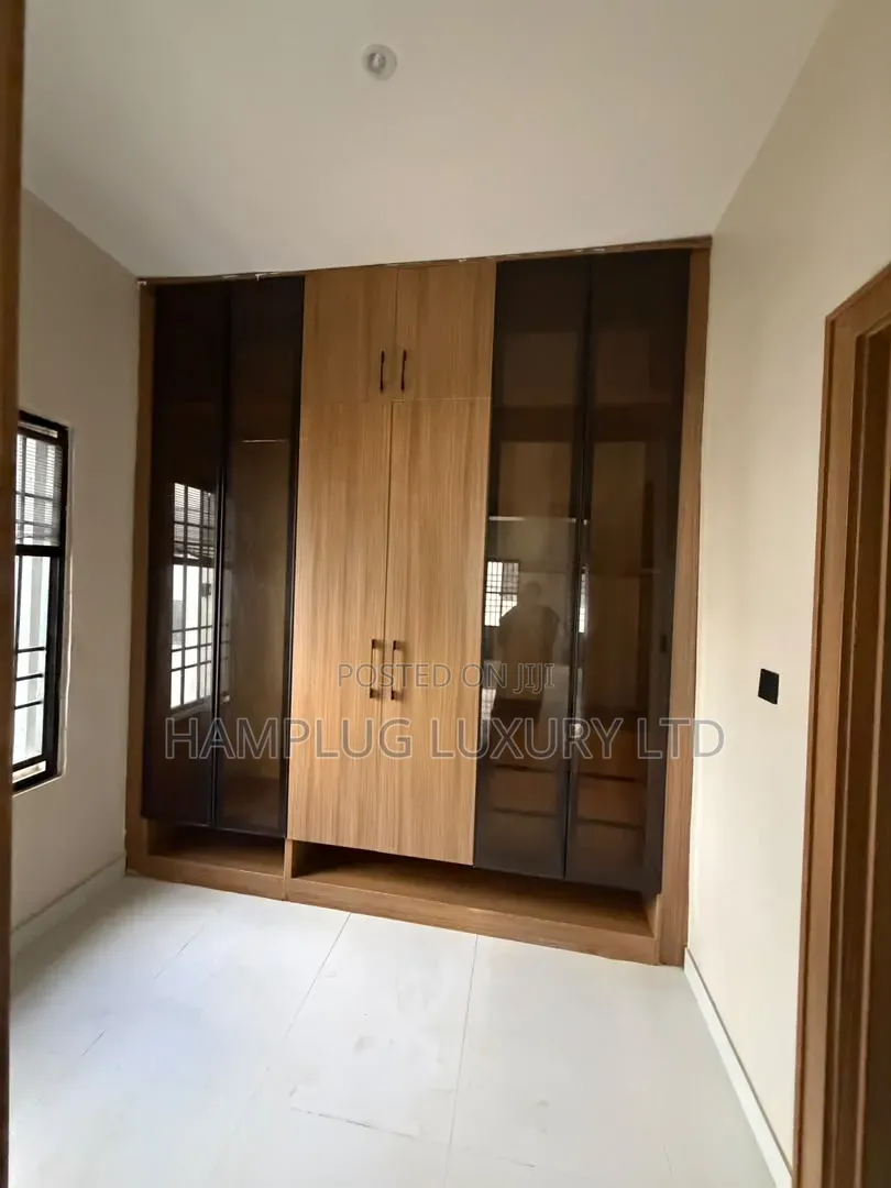 5bdrm Duplex in Jahi for sale in Jahi