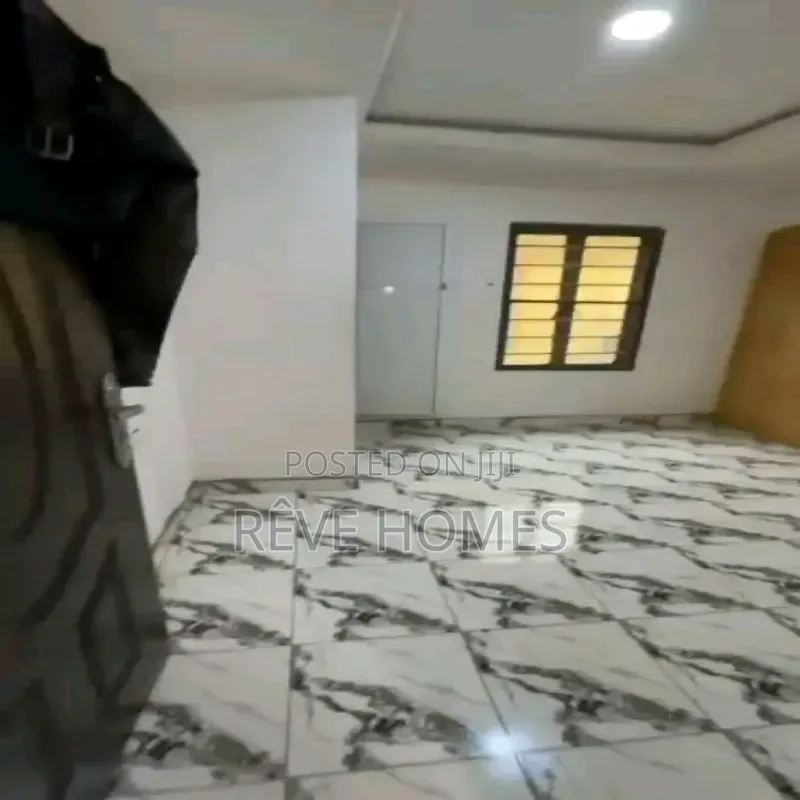 2bdrm Block of Flats in Onipanu for rent in Onipanu