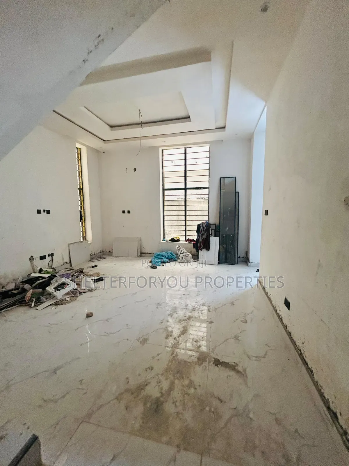 5bdrm Duplex in Lekki Phase 1 for sale in Lekki Phase 1