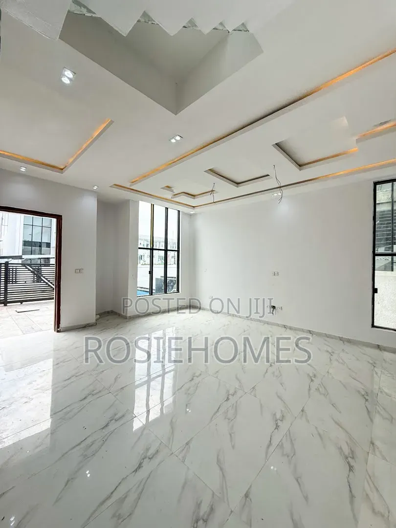 4bdrm Duplex in Daffodil Estate, Chevron for sale in Chevron