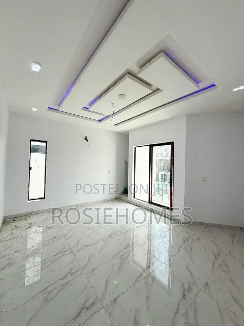 4bdrm Duplex in Daffodil Estate, Chevron for sale in Chevron