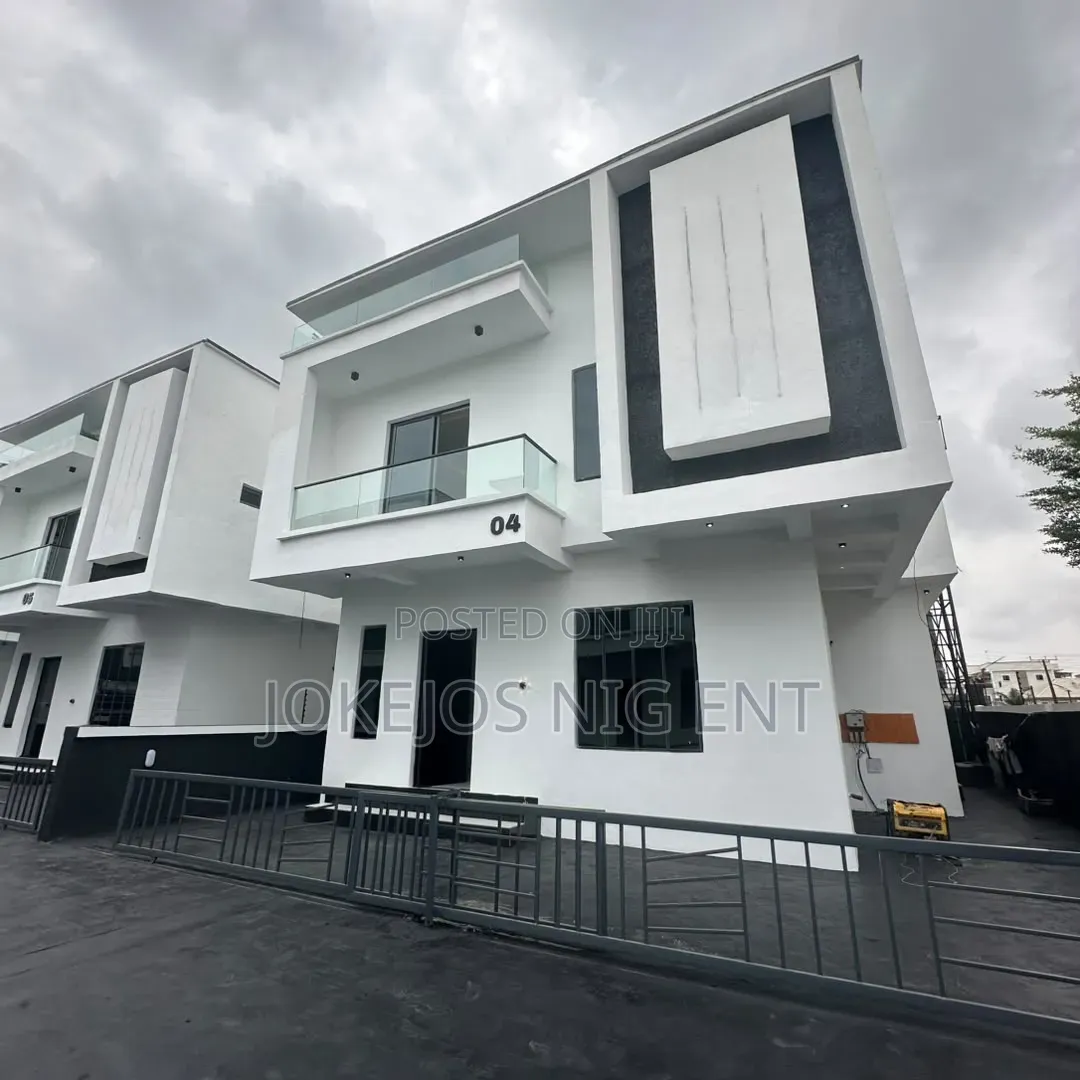 4bdrm Duplex in Igboefan Idado for sale in Idado