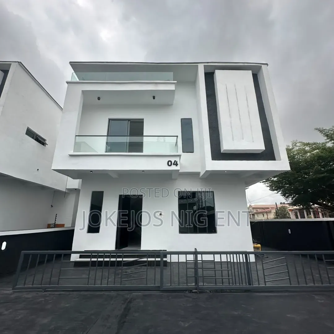 4bdrm Duplex in Igboefan Idado for sale in Idado