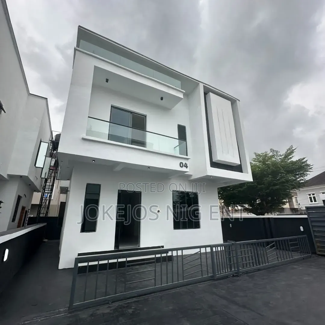 4bdrm Duplex in Igboefan Idado for sale in Idado