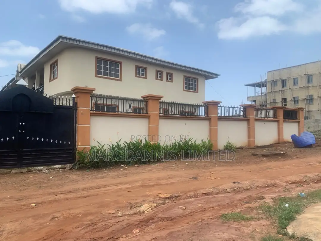 3bdrm Block of Flats in Radio, Ikorodu Garage for rent in Ikorodu Garage