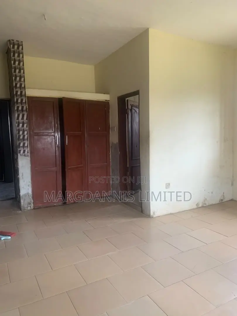 3bdrm Block of Flats in Radio, Ikorodu Garage for rent in Ikorodu Garage