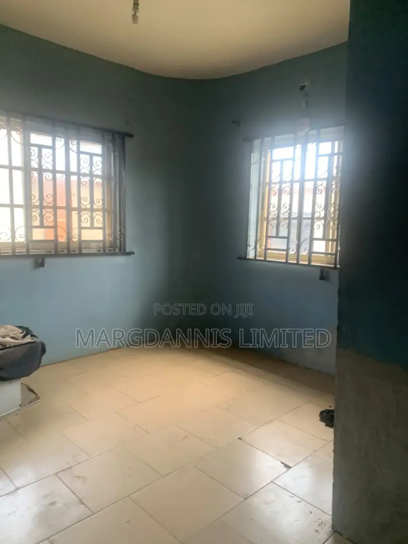 3bdrm Block of Flats in Radio, Ikorodu Garage for rent in Ikorodu Garage
