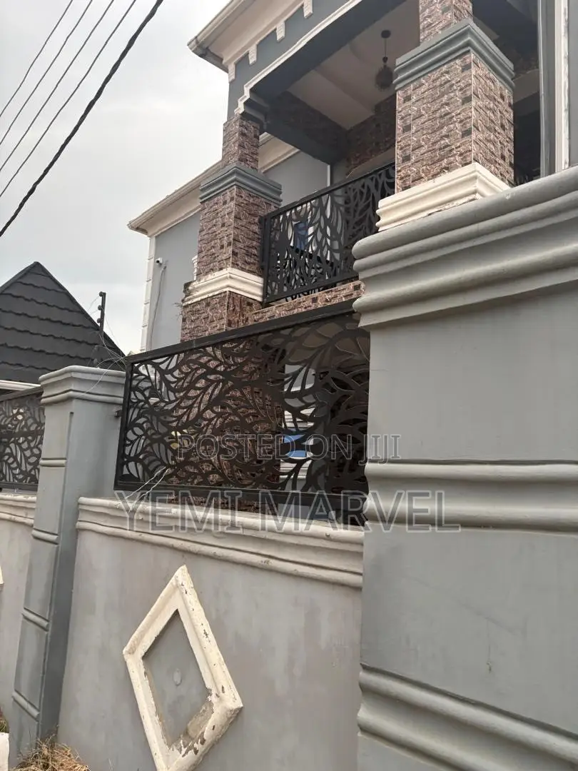 3bdrm Block of Flats in Bankole, Karinkapo for rent in Akala Express