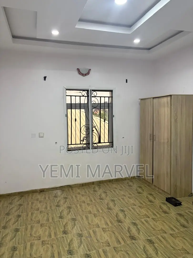 3bdrm Block of Flats in Bankole, Karinkapo for rent in Akala Express