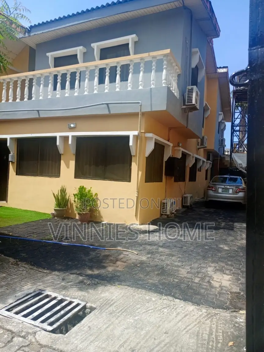 Furnished Mastee Bedroom in Lekki Phase 1