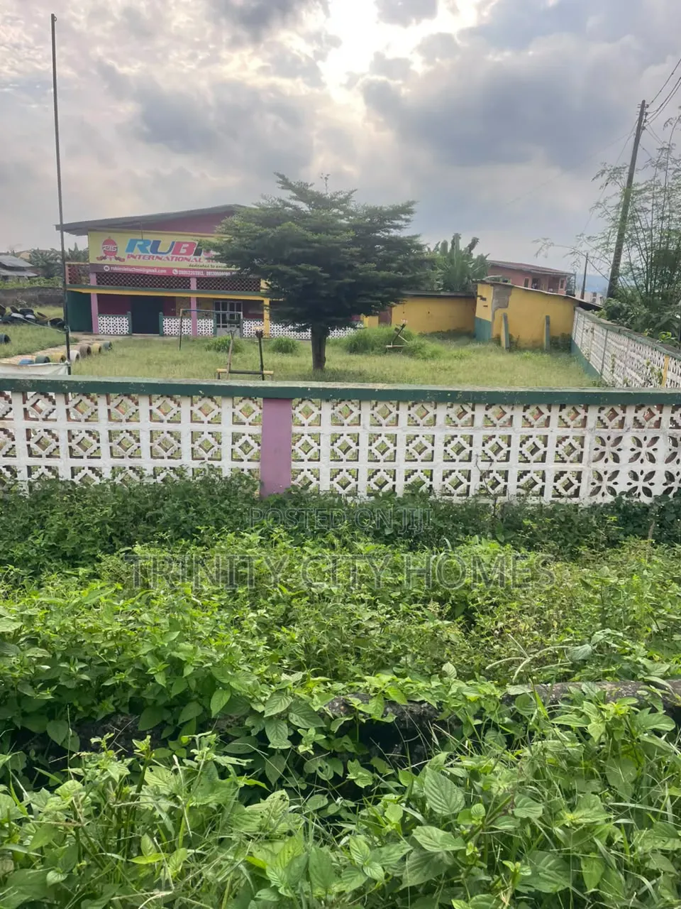 Building Facing the Road for Sale at Ikoyi Quarters Junction, Ile-Ife. in Ife