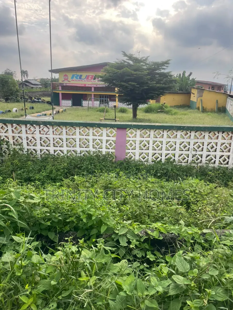 Building Facing the Road for Sale at Ikoyi Quarters Junction, Ile-Ife. in Ife