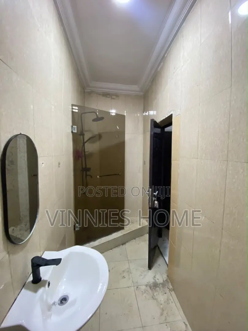 3bdrm Block of Flats in Chveron, Chevron for rent in Chevron