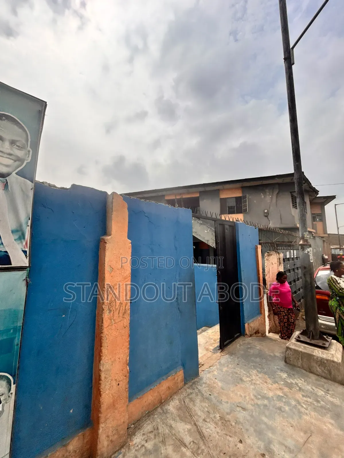 Fastest Sale! Functioning School on 987sqm Urgently for Sale in Kosofe in Mile 12