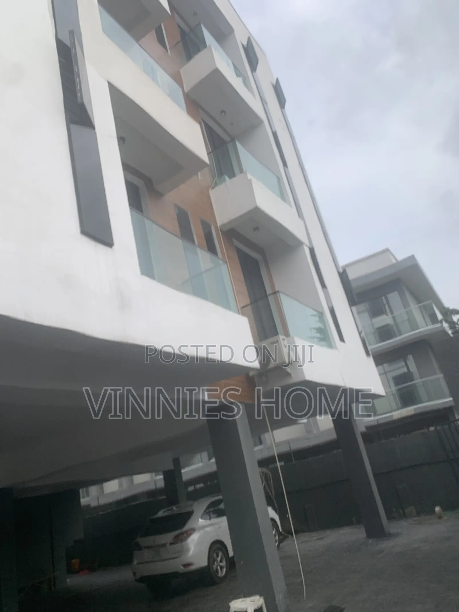 2bdrm Block of Flats in Chevron for rent in Chevron