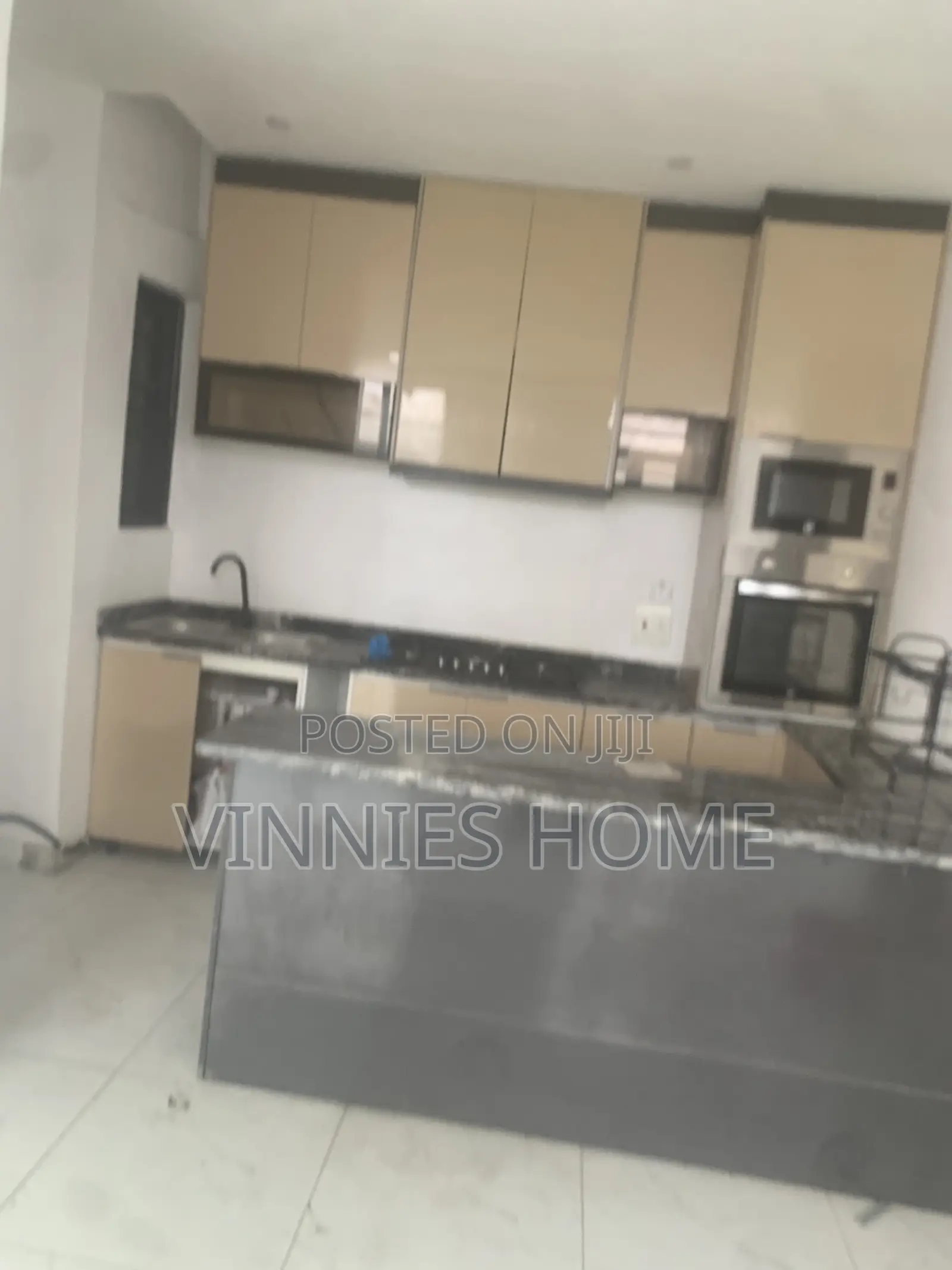 2bdrm Block of Flats in Chevron for rent in Chevron
