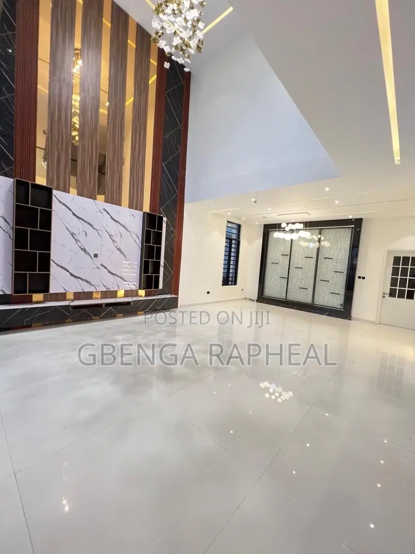 5bdrm Duplex in Megamound, Lekki for sale in Lekki