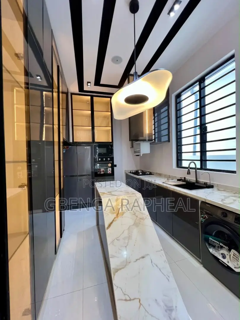 5bdrm Duplex in Ikota for sale in Ikota