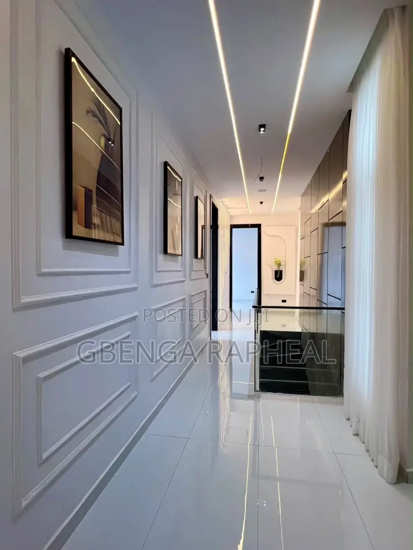 5bdrm Duplex in Ikota for sale in Ikota