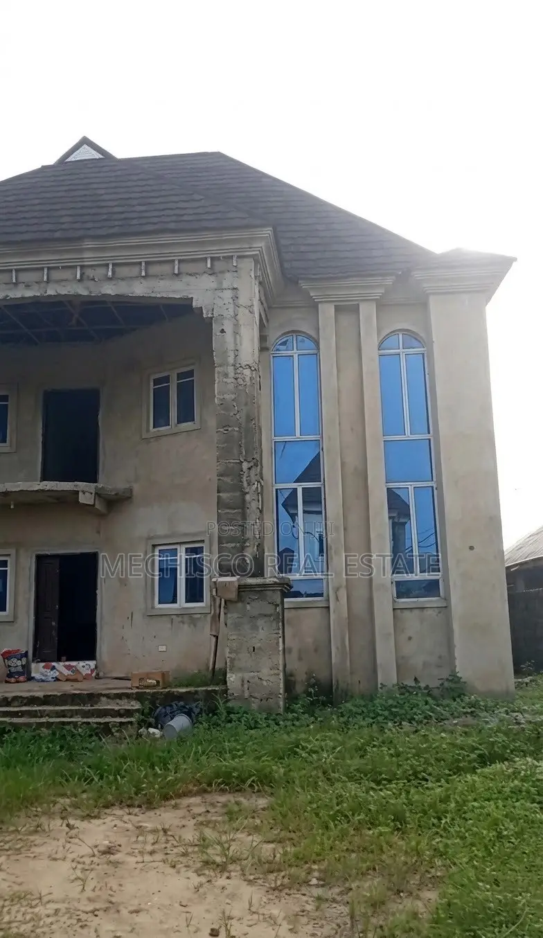 5bdrm Duplex in Eneka for sale in Eneka