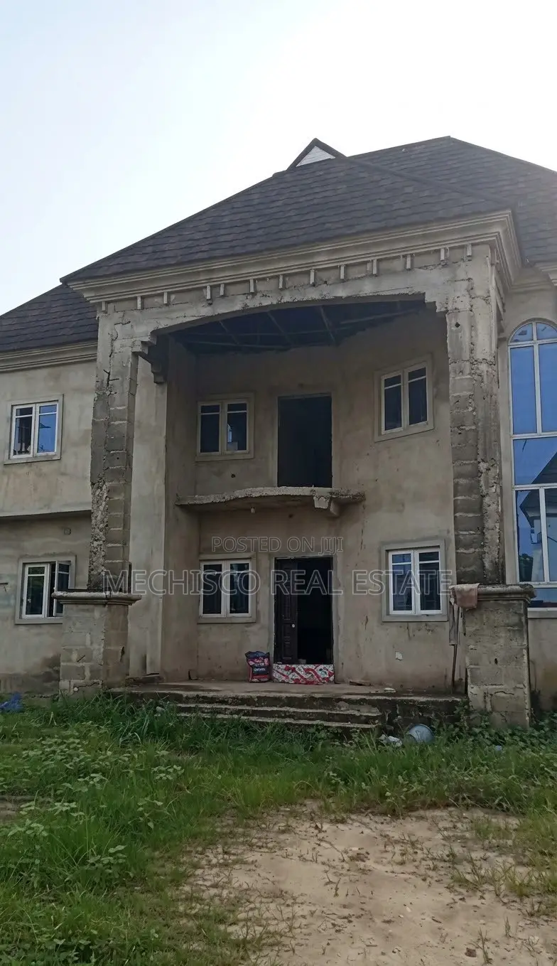 5bdrm Duplex in Eneka for sale in Eneka