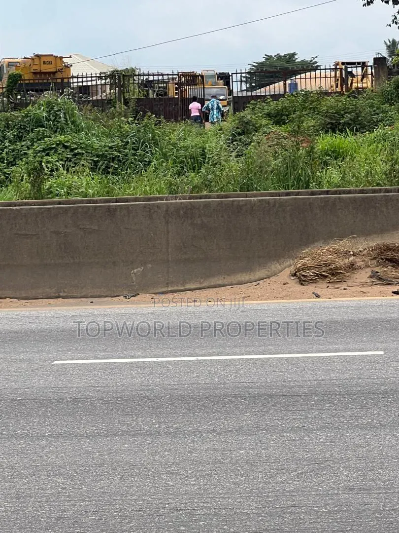 4 Acres of Land Along Lagos Ibadan Express Way in Pakuro