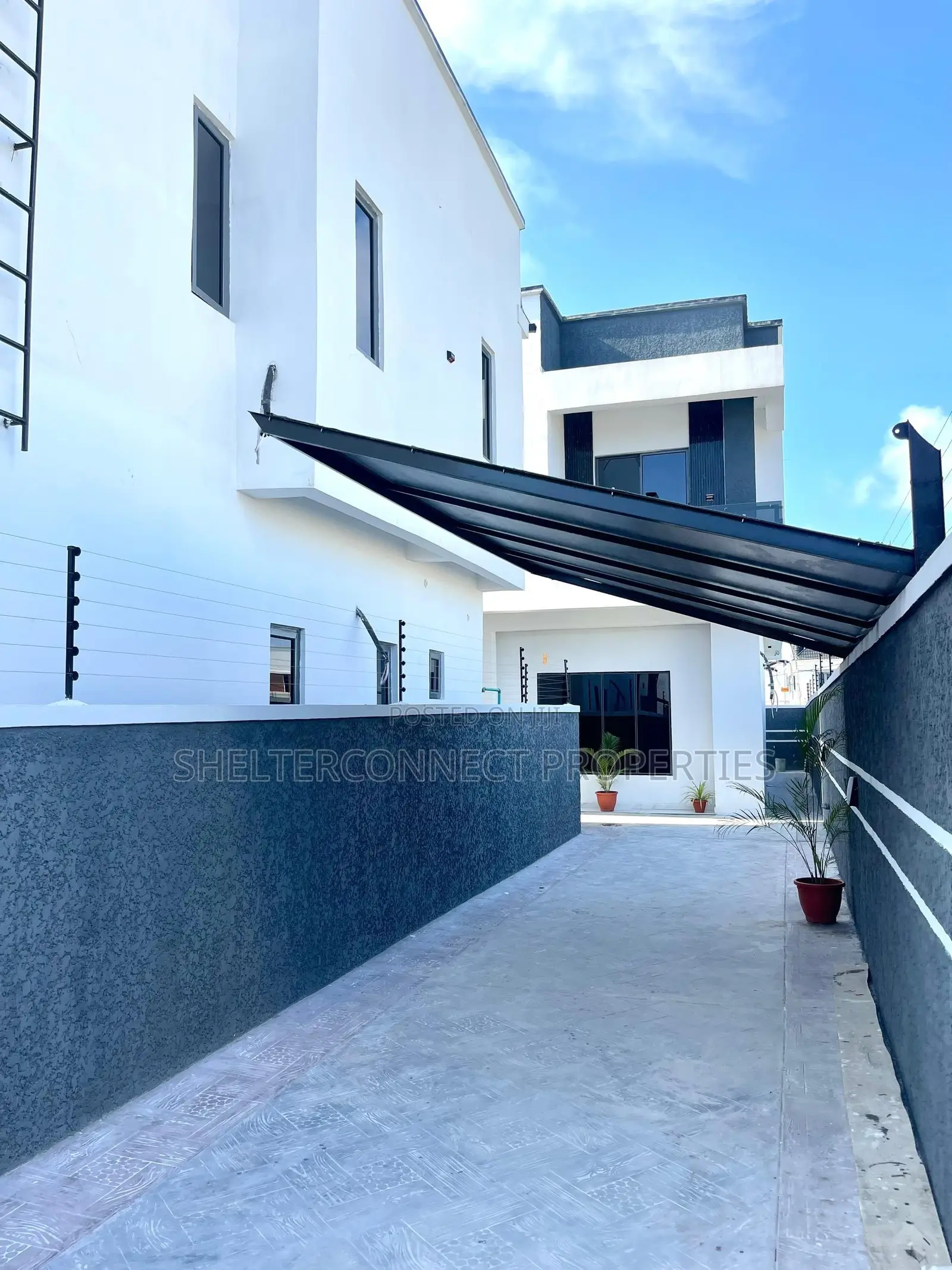 4bdrm Duplex in Ikota for rent in Ikota