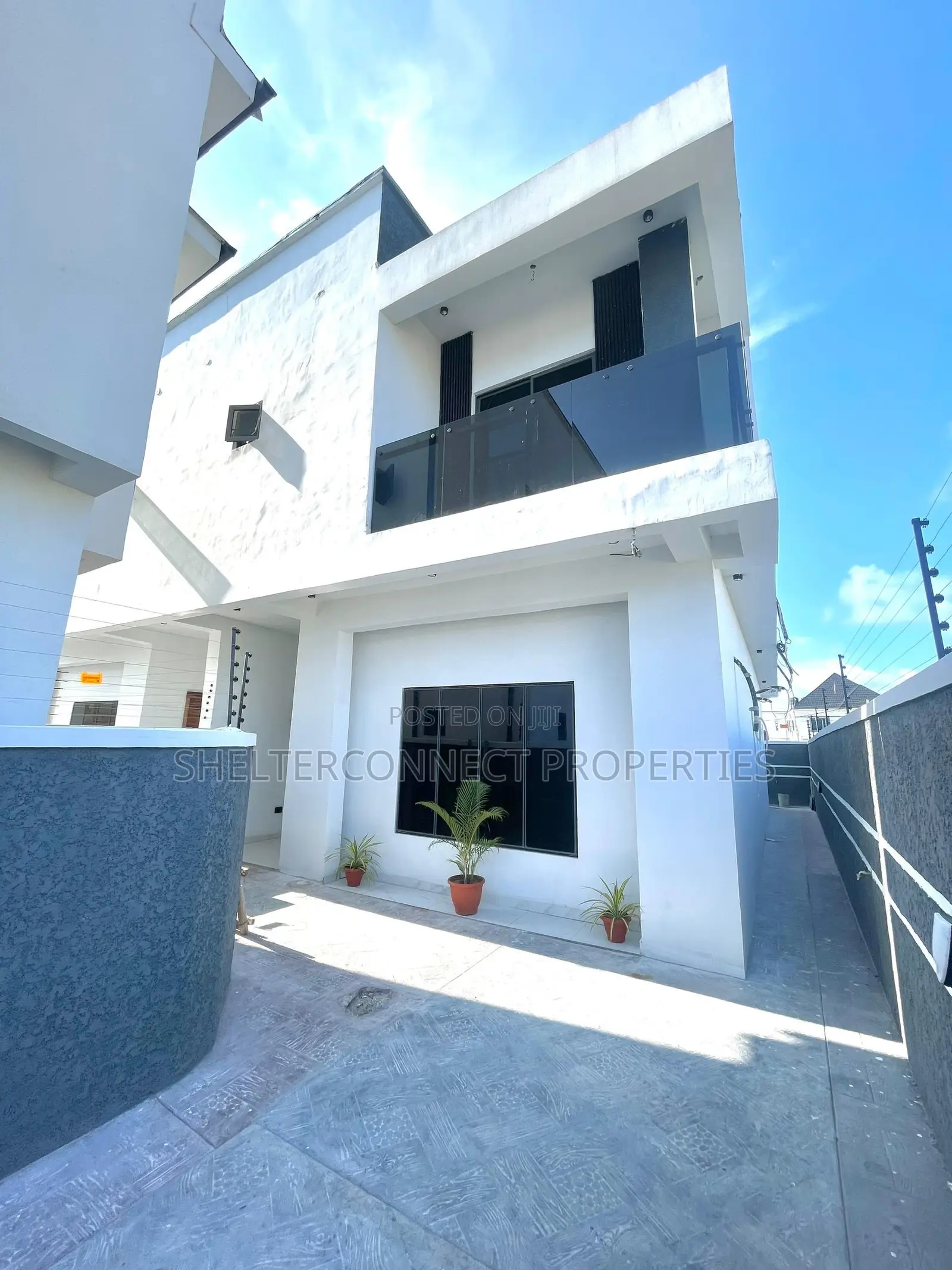 4bdrm Duplex in Ikota for rent in Ikota