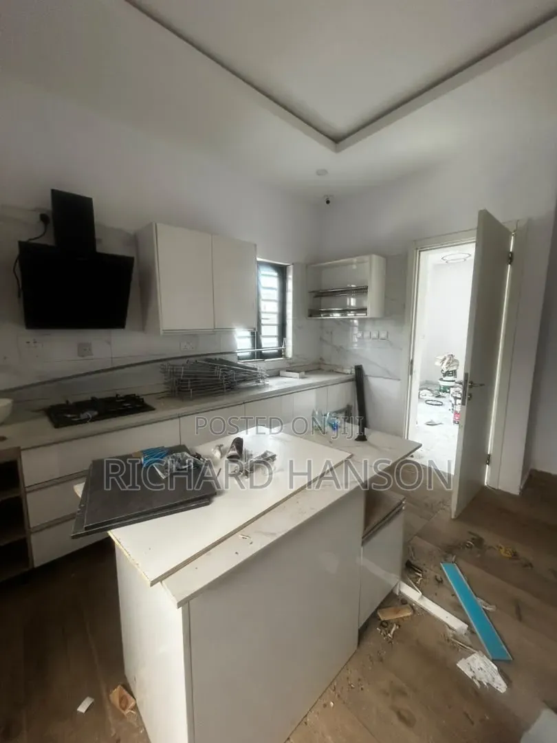 5bdrm Duplex in Lekki Phase 1 for rent in Lekki Phase 1
