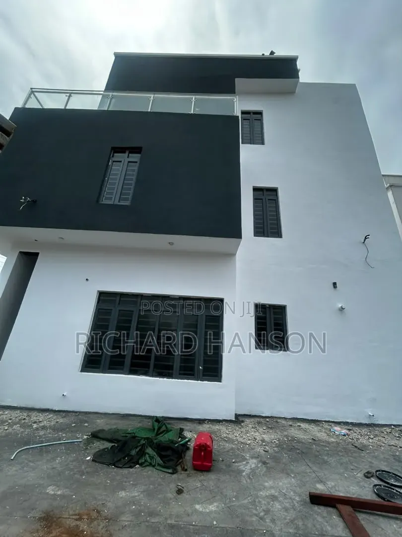 5bdrm Duplex in Lekki Phase 1 for rent in Lekki Phase 1