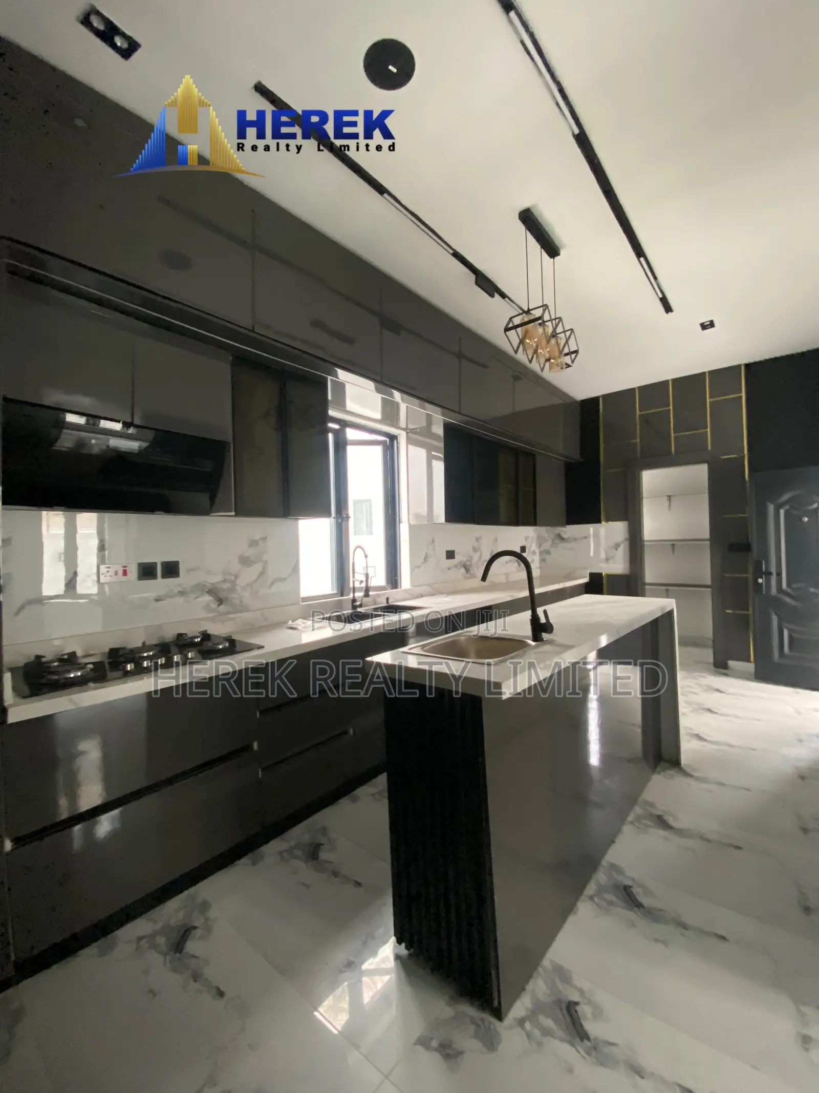 5bdrm Duplex in Ikota Villa for sale in Ikota