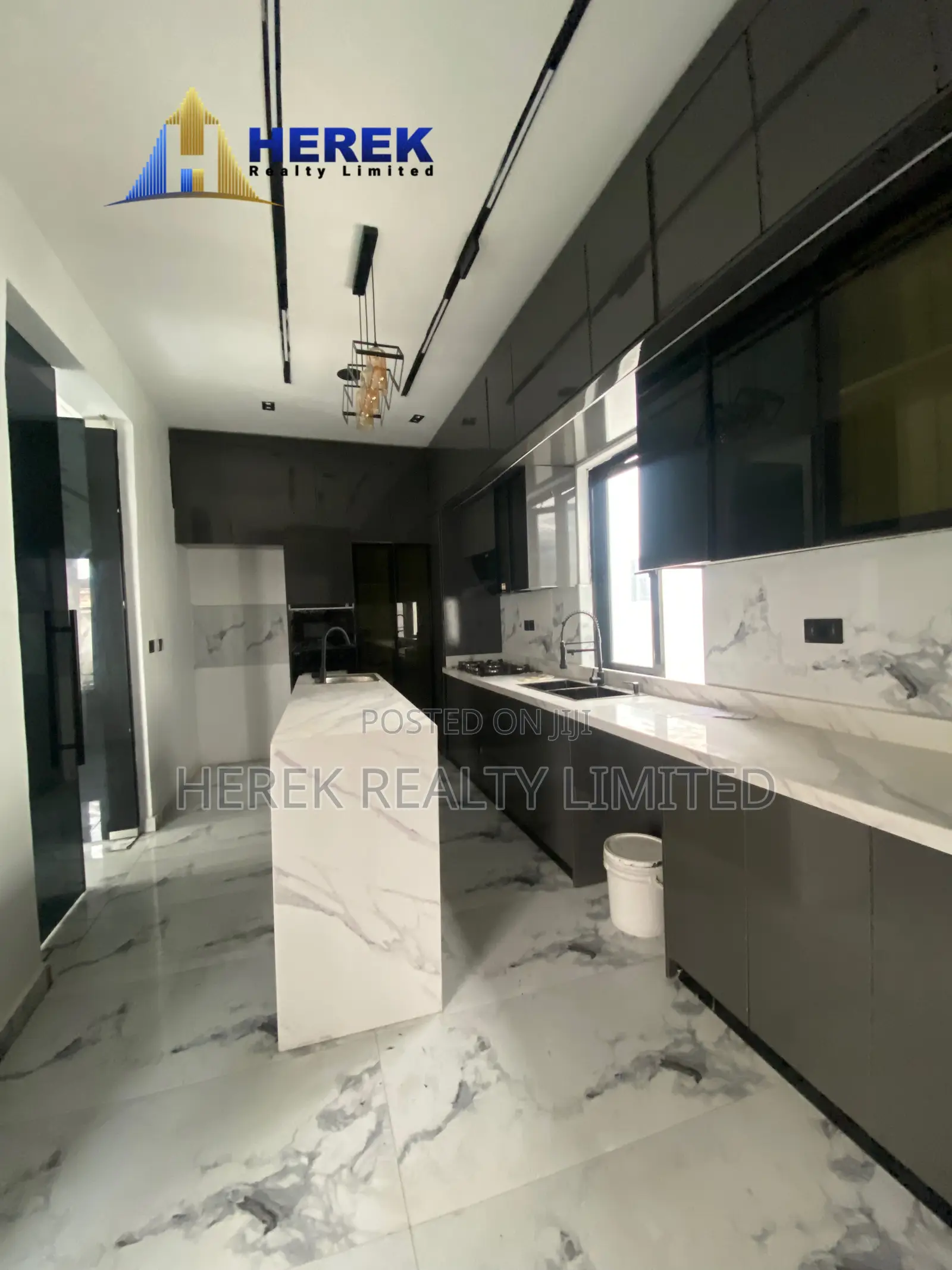 5bdrm Duplex in Ikota Villa for sale in Ikota