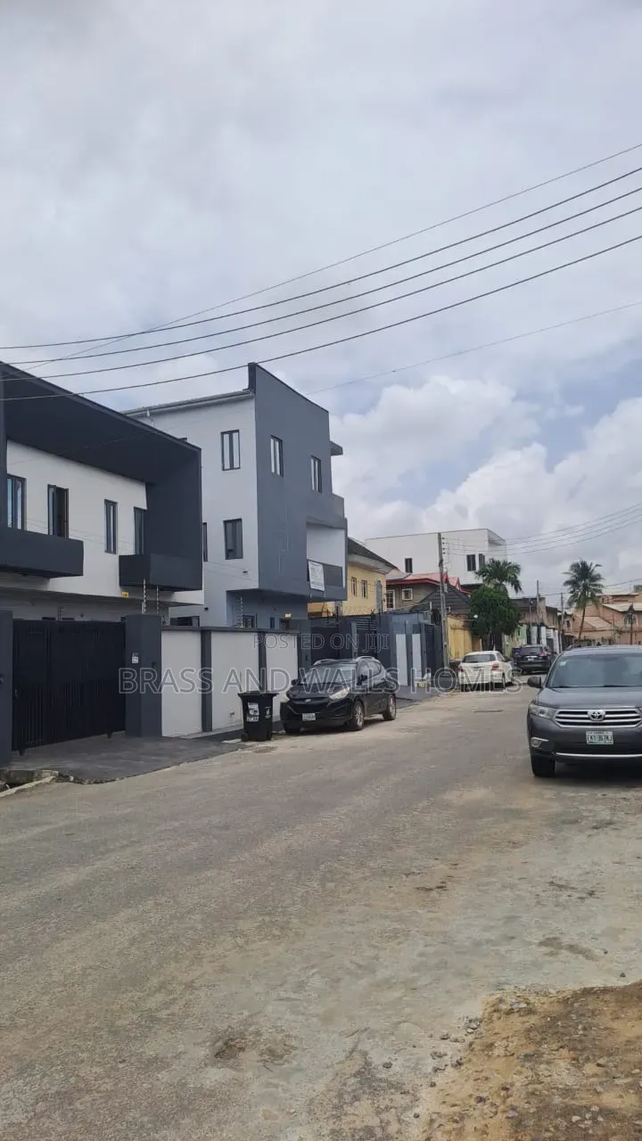 Furnished 4bdrm Duplex in Ogba GRA for sale in Ogba GRA