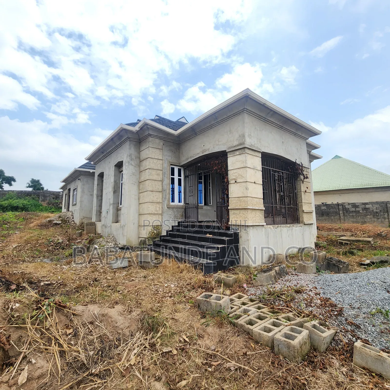 4bdrm Bungalow in Ologuneru for sale in Ologuneru