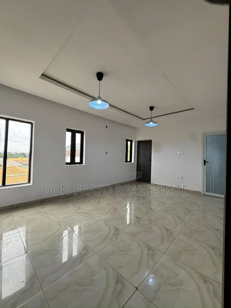 4bdrm Duplex in Alalubosa Gra for sale in Alalubosa