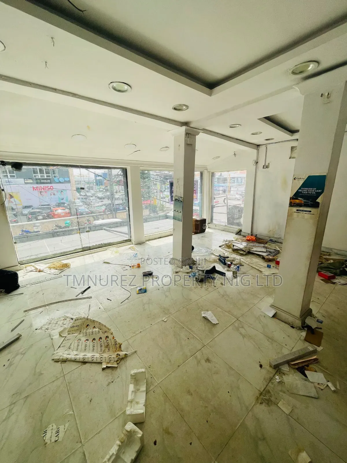 Shop for Rent Direct Faccing Road at Admiralty Lekki Phase1 in Lekki Phase 1