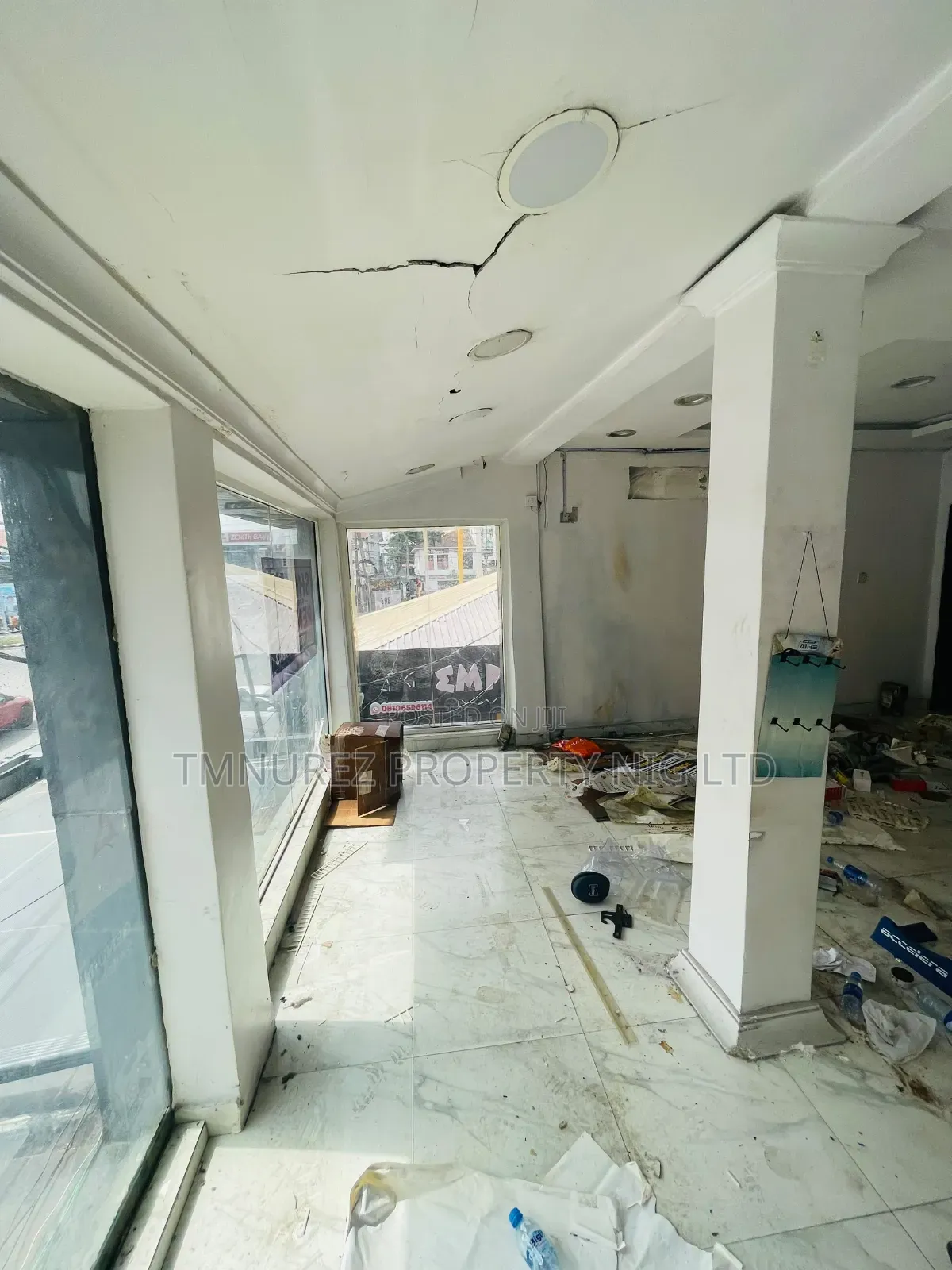 Shop for Rent Direct Faccing Road at Admiralty Lekki Phase1 in Lekki Phase 1