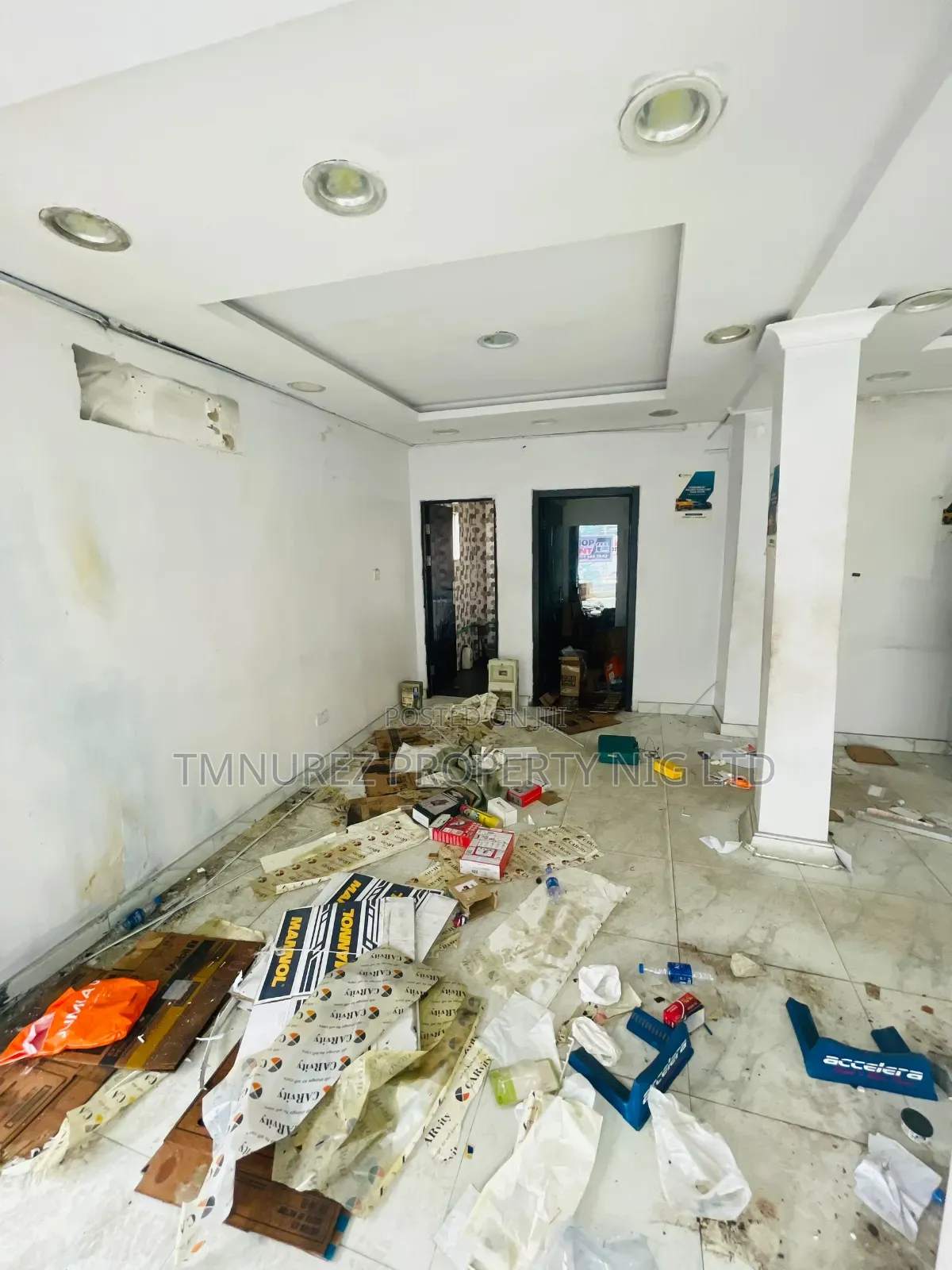 Shop for Rent Direct Faccing Road at Admiralty Lekki Phase1 in Lekki Phase 1