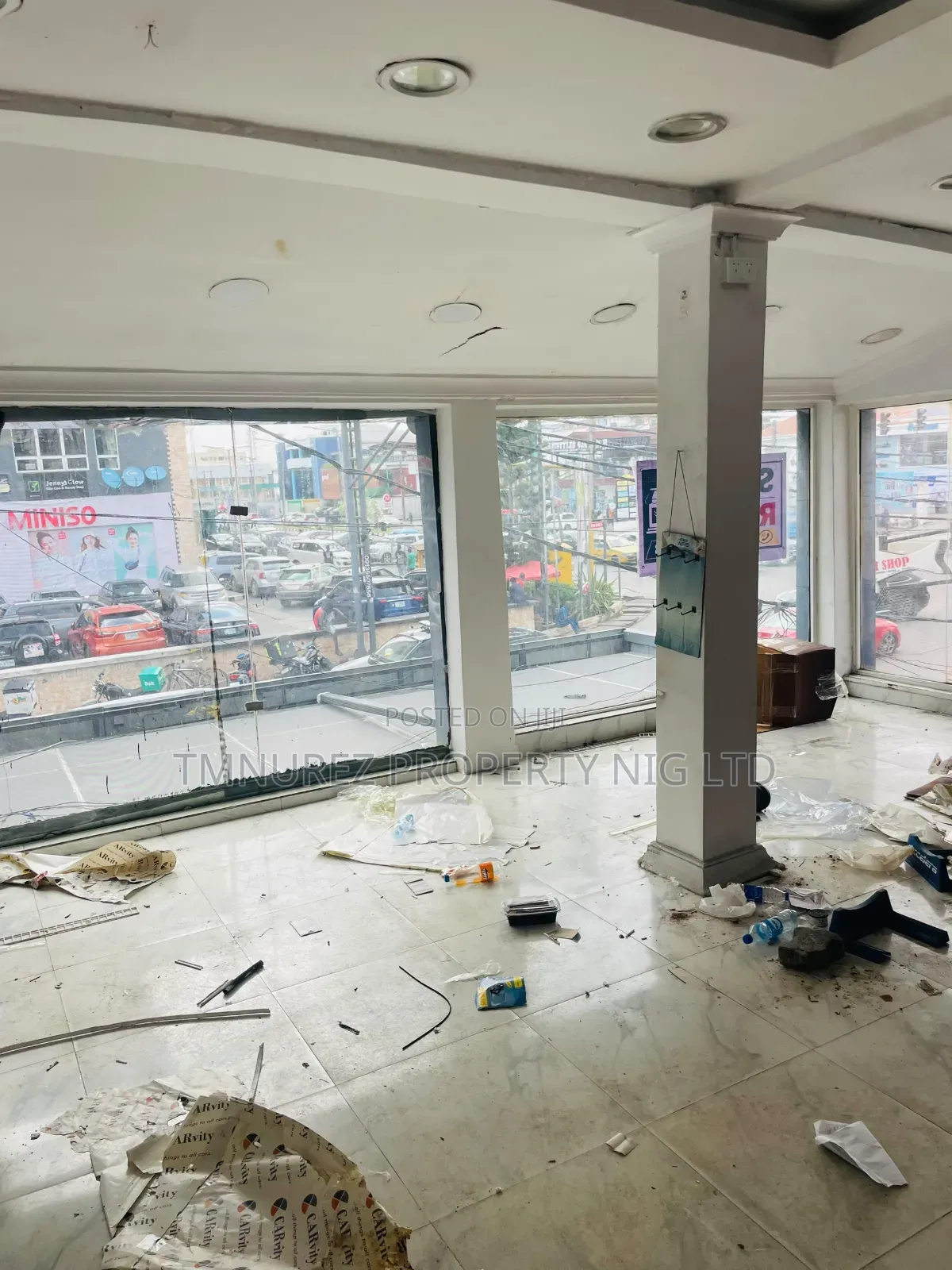 Shop for Rent Direct Faccing Road at Admiralty Lekki Phase1 in Lekki Phase 1