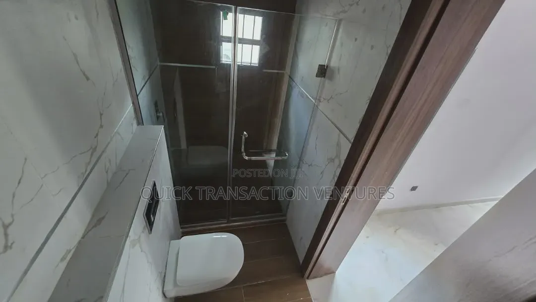 6bdrm Duplex in Pinnock Beach Estate, Osapa london for sale in Osapa london