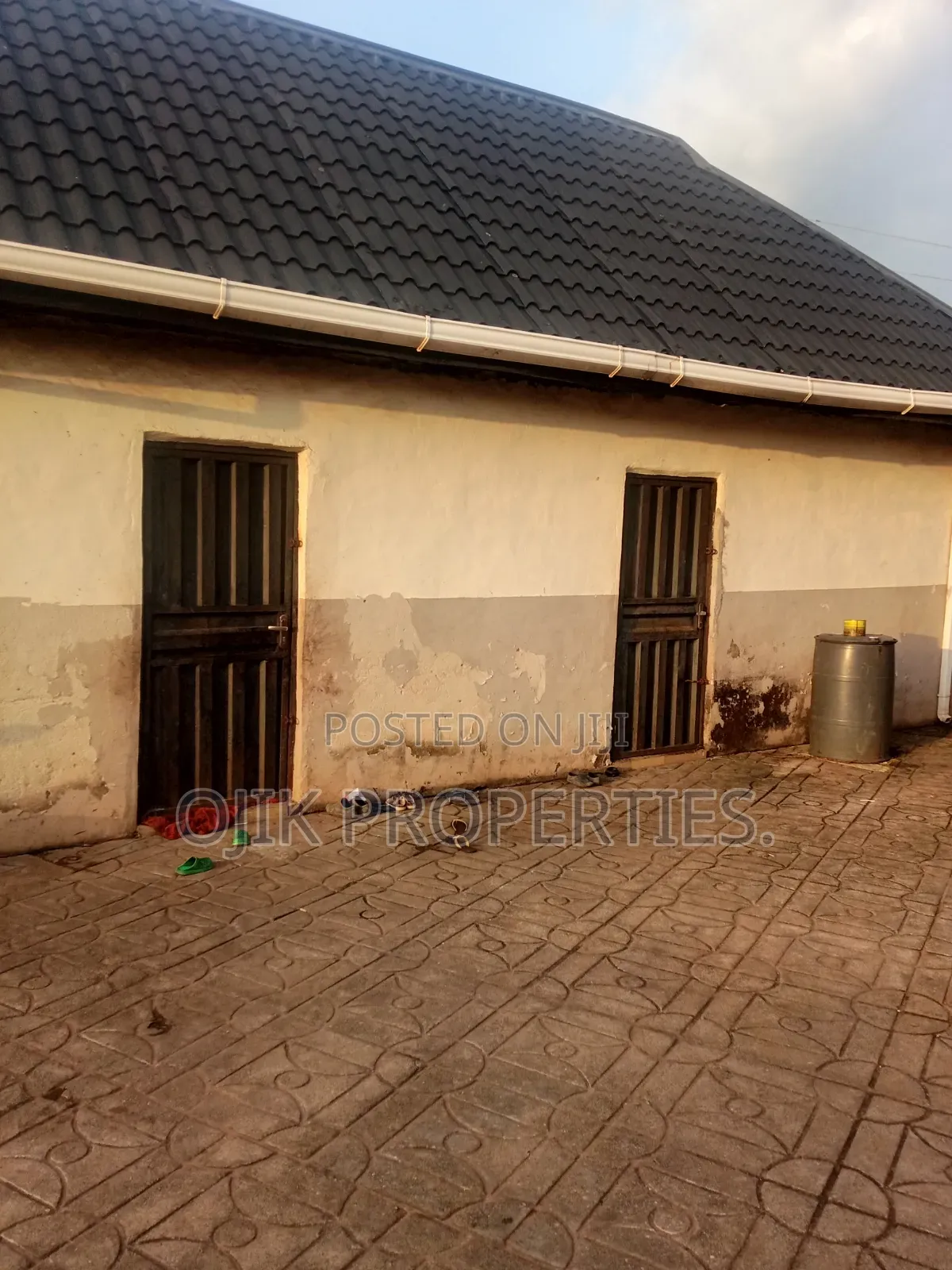 5bdrm Bungalow in Ojik Properties, Owerri for sale in Owerri