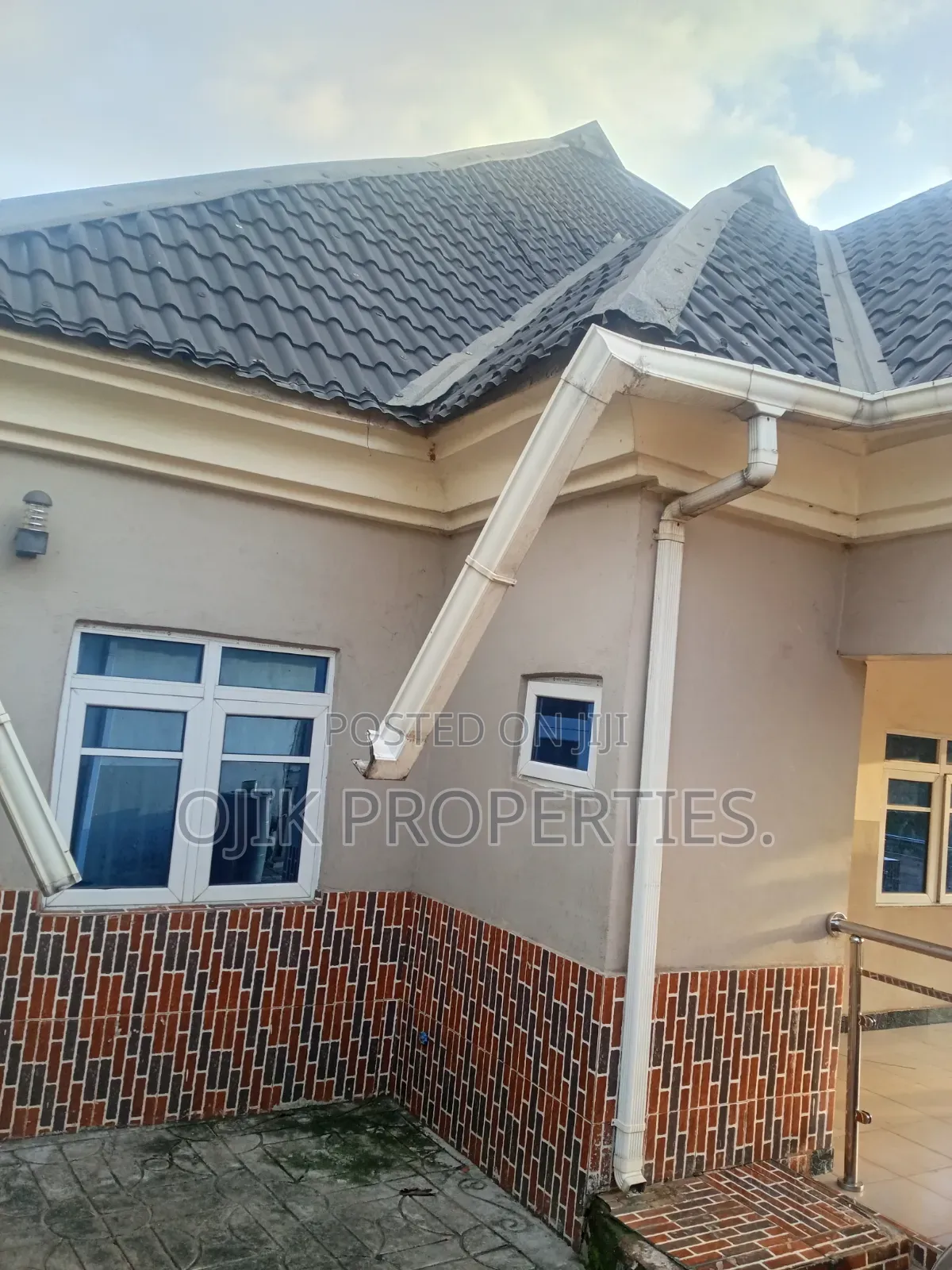 5bdrm Bungalow in Ojik Properties, Owerri for sale in Owerri