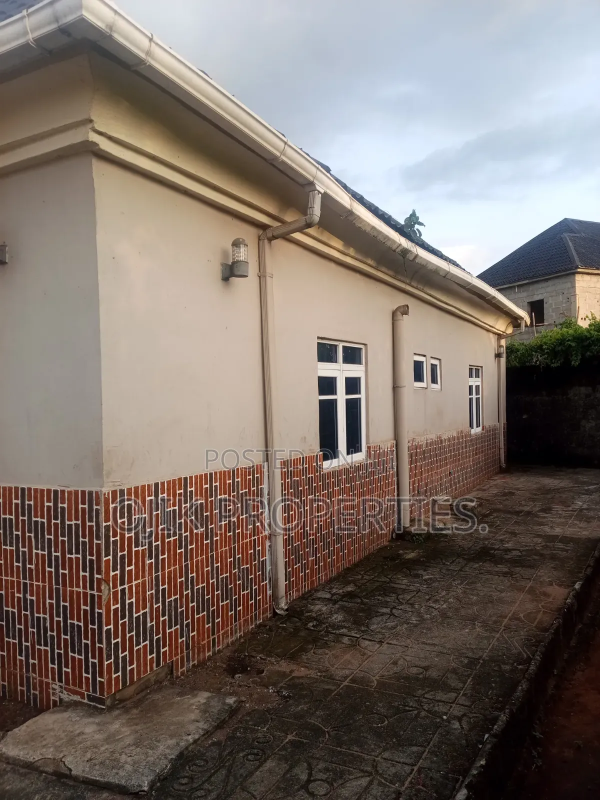5bdrm Bungalow in Ojik Properties, Owerri for sale in Owerri