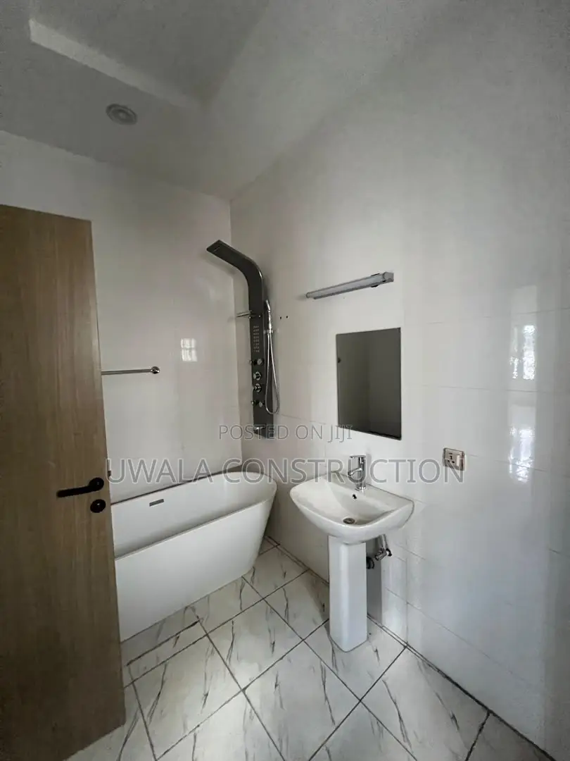 5bdrm Duplex in Guzape District for sale in Guzape District