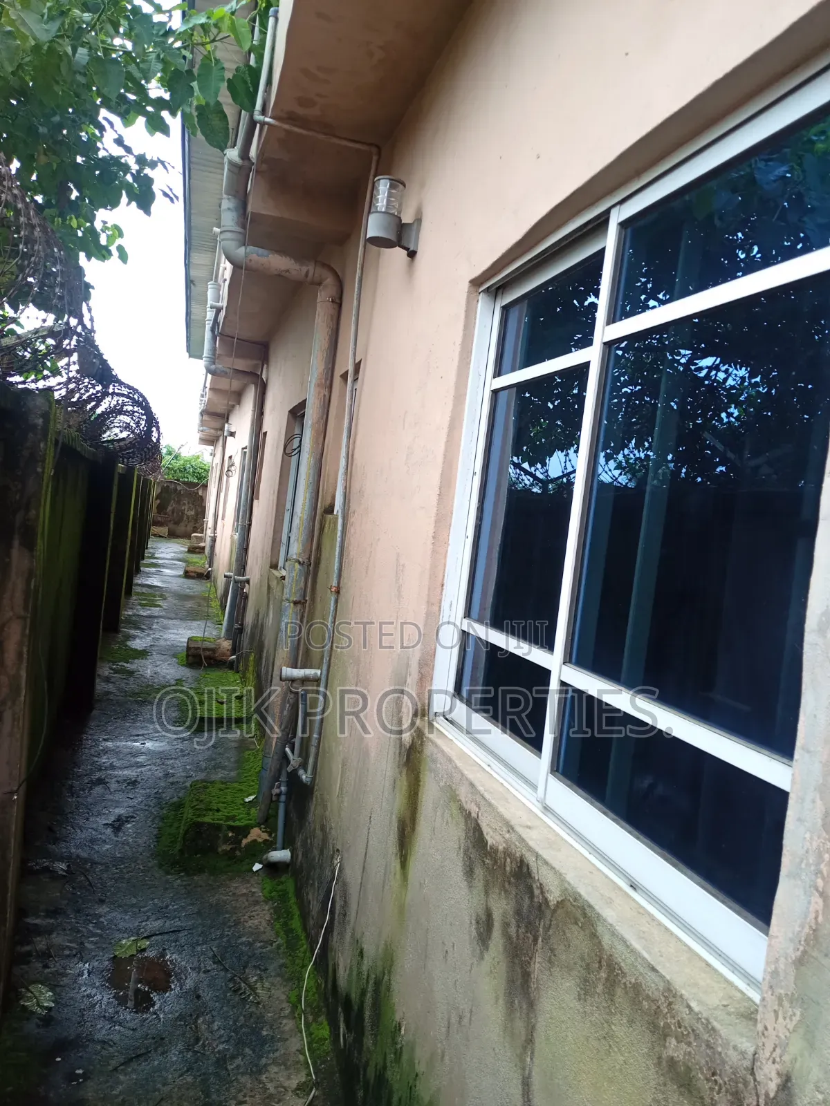 20bdrm House in Ojik Properties, Owerri for sale in Owerri