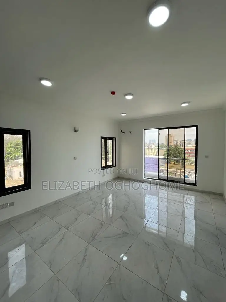 3bdrm Apartment in Ademola Adetokunbo for rent in Ademola Adetokunbo