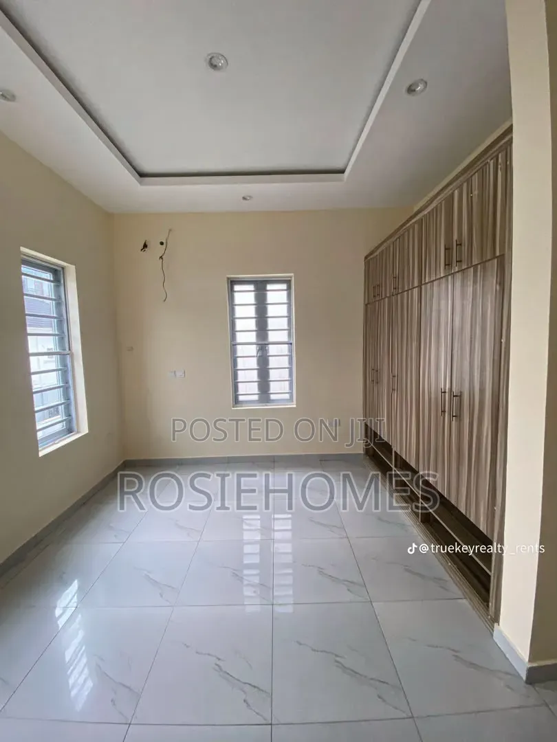4bdrm Duplex in Oral Estate, Lekki Phase 1 for rent in Lekki Phase 1