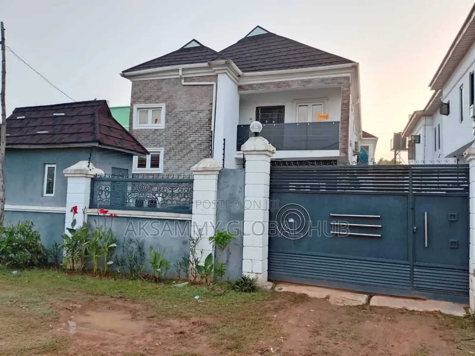 8bdrm Block of Flats in Bodija, Ibadan for sale in Ibadan